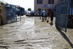 Flood wreaks havoc along Manohara banks, hundreds of houses affected (Photo Gallery)